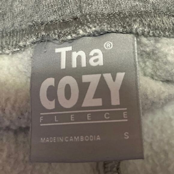 Aritzia TNA Gray Cozy Fleece High Elastic Waist Boyfriend Sweat Lounge Shorts S - Picture 4 of 5